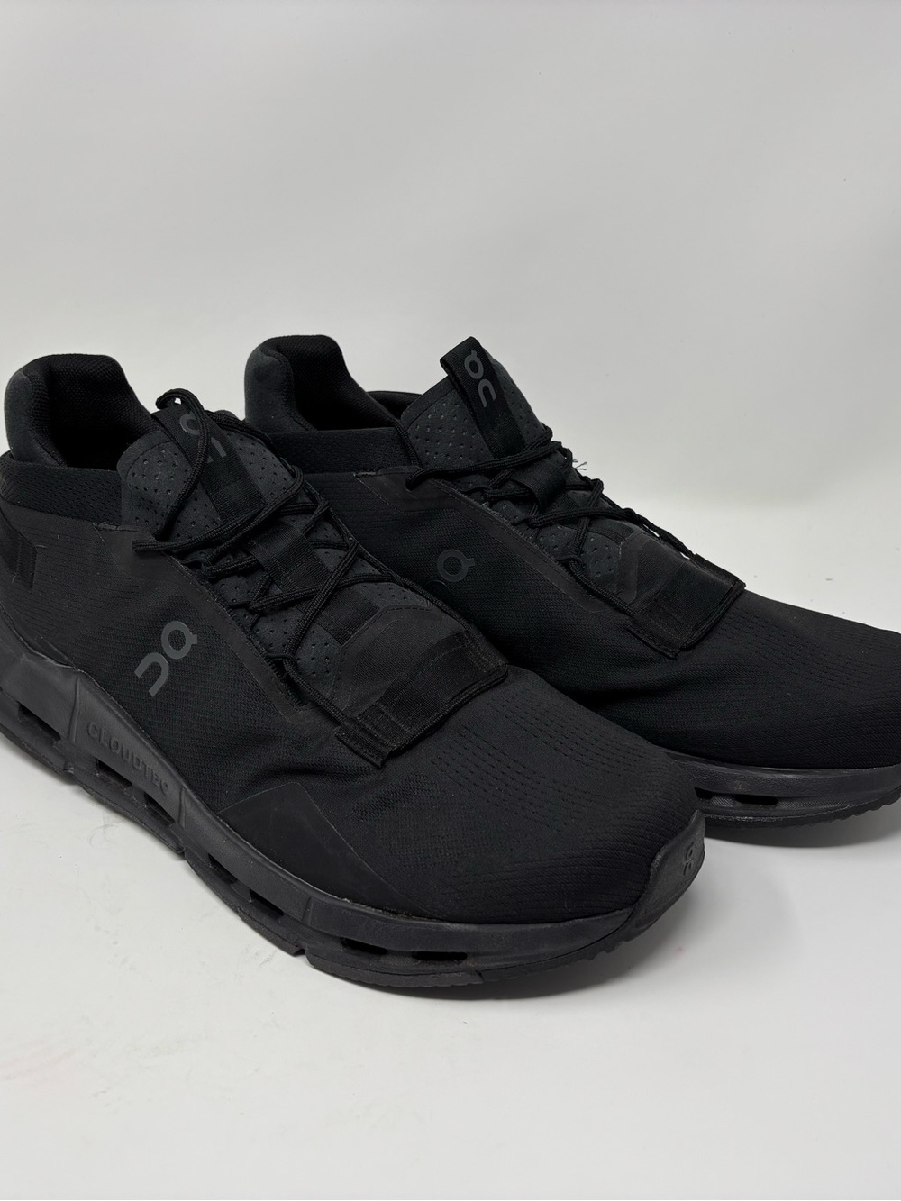 On Running All-Black Athletic Cloud Shoes